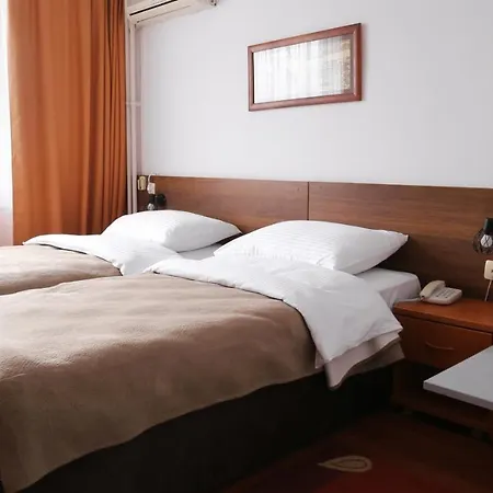 Srbija-free Parking Hotel 3*
