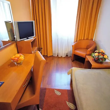 Srbija-free Parking ホテル 3*