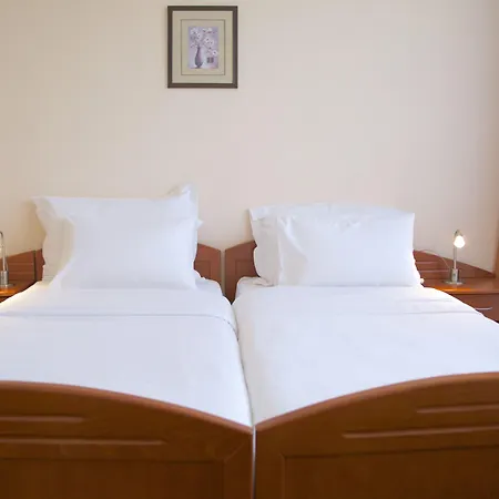 Srbija-free Parking 3*