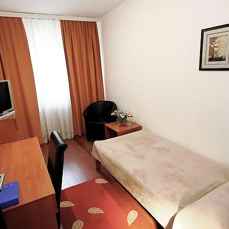 Srbija-free Parking 3*