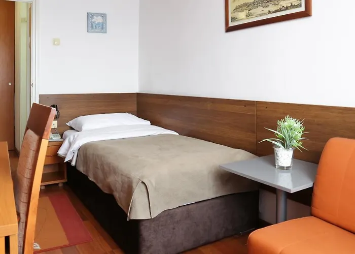 Hotel Srbija-free Parking